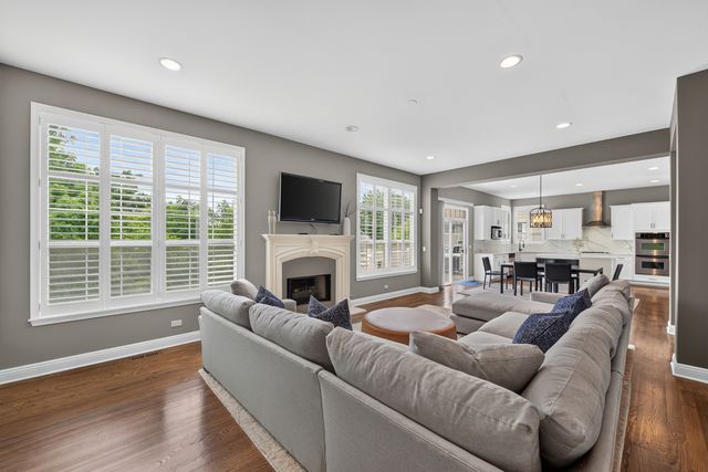 1113 Ashley Lane, Inverness, IL 60010
