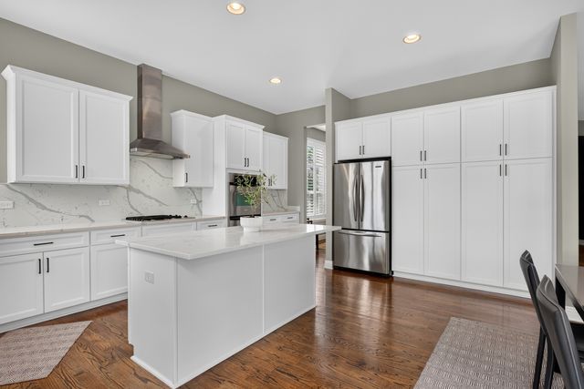 1113 Ashley Lane, Inverness, IL 60010