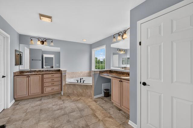 1113 Ashley Lane, Inverness, IL 60010