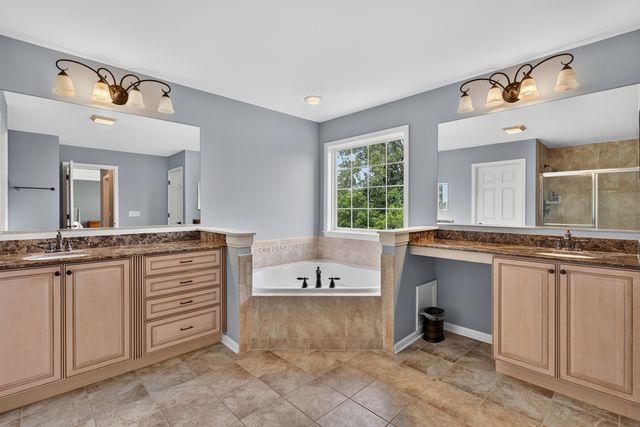1113 Ashley Lane, Inverness, IL 60010