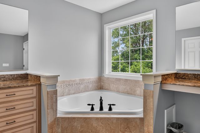 1113 Ashley Lane, Inverness, IL 60010