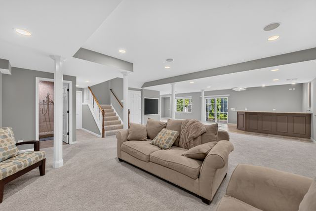 1113 Ashley Lane, Inverness, IL 60010