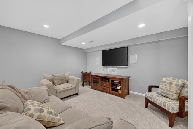 1113 Ashley Lane, Inverness, IL 60010