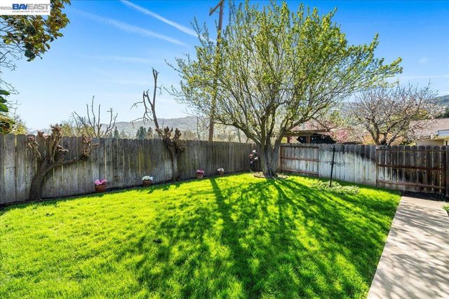 3647 Ashwood Dr, Pleasanton, CA 94588