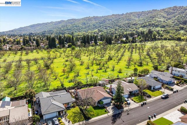 3647 Ashwood Dr, Pleasanton, CA 94588