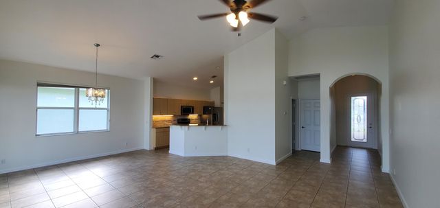 122 NW Swann Mill Circle, Port St. Lucie, Port St Lucie, FL 34986