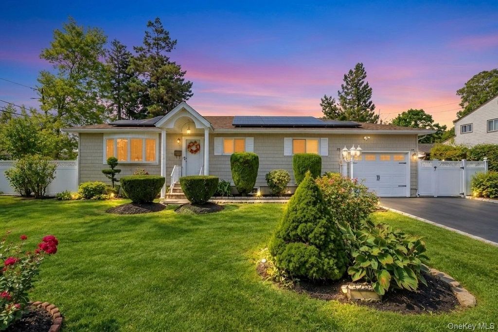 272 W 12th Street, Deer Park, NY 11729 — exterior