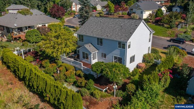 1801 SW Boxwood Ln, Dallas, OR 97338