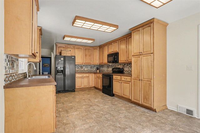 8716 S Westnedge Avenue, Portage, MI 49002