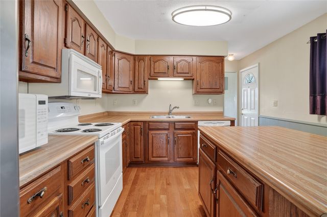 1110 28th St Se, Cedar Rapids, IA 52403