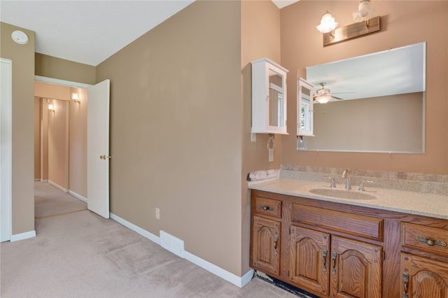1110 28th St Se, Cedar Rapids, IA 52403