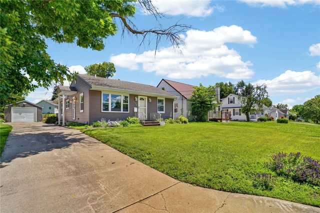 1110 28th St Se, Cedar Rapids, IA 52403