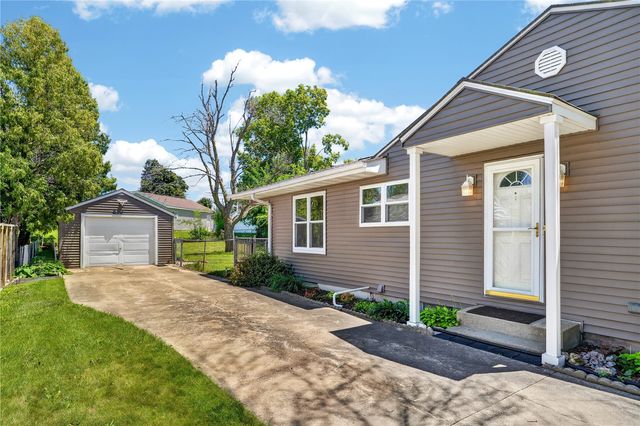 1110 28th St Se, Cedar Rapids, IA 52403