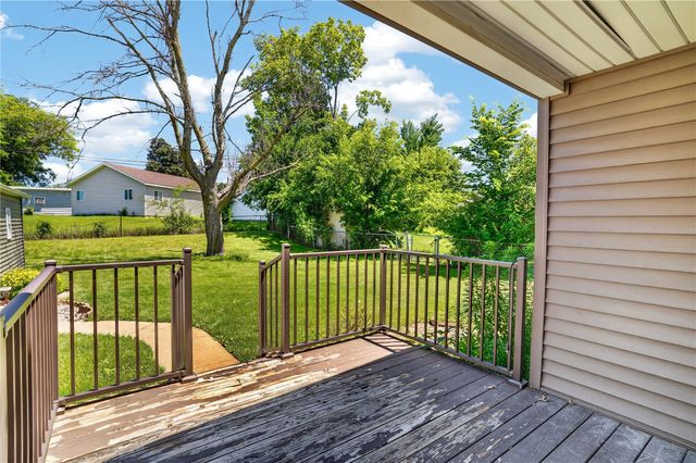 1110 28th St Se, Cedar Rapids, IA 52403
