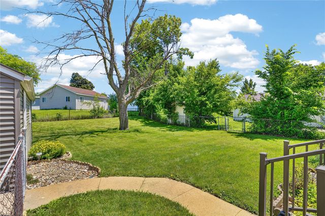 1110 28th St Se, Cedar Rapids, IA 52403