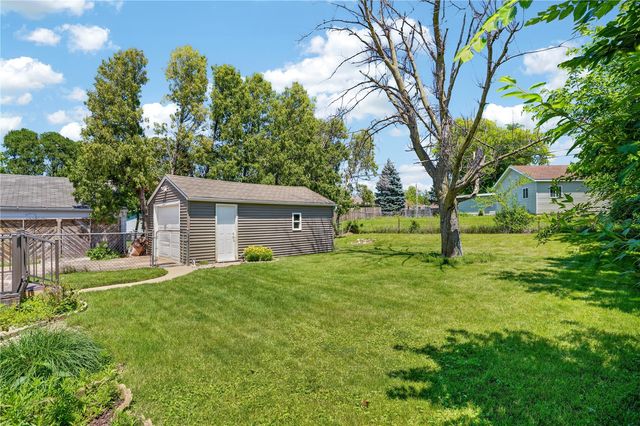 1110 28th St Se, Cedar Rapids, IA 52403