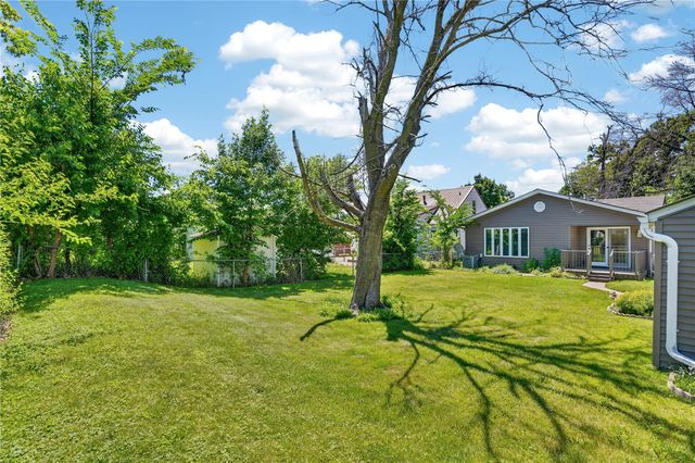 1110 28th St Se, Cedar Rapids, IA 52403