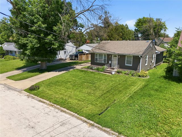 1110 28th St Se, Cedar Rapids, IA 52403