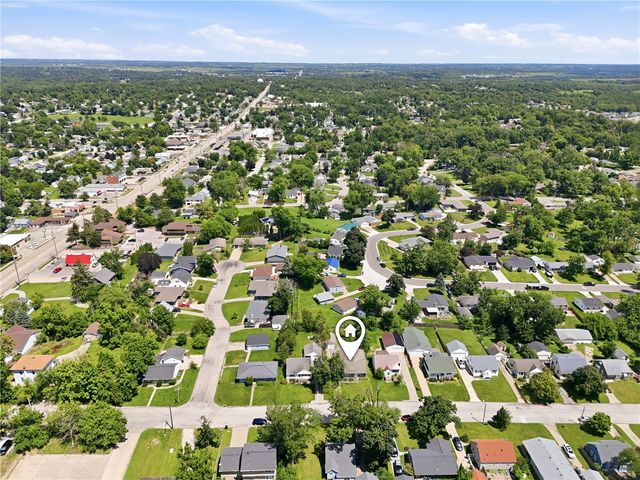 1110 28th St Se, Cedar Rapids, IA 52403