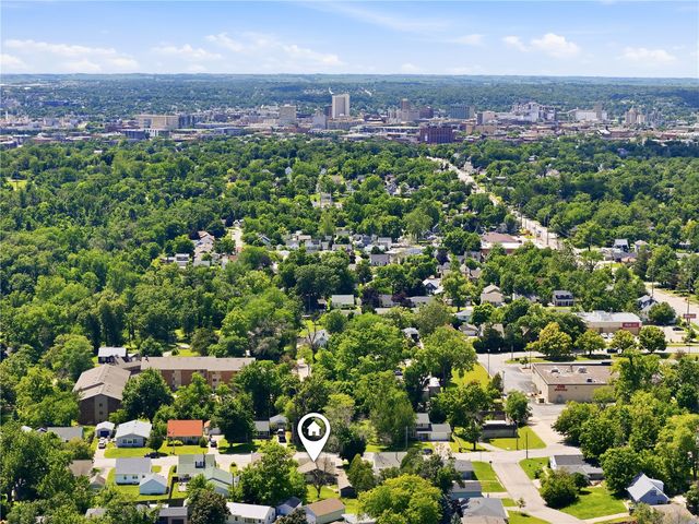 1110 28th St Se, Cedar Rapids, IA 52403