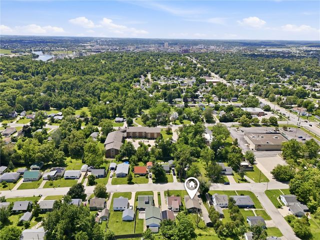 1110 28th St Se, Cedar Rapids, IA 52403
