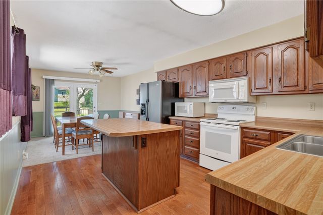 1110 28th St Se, Cedar Rapids, IA 52403