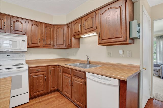 1110 28th St Se, Cedar Rapids, IA 52403