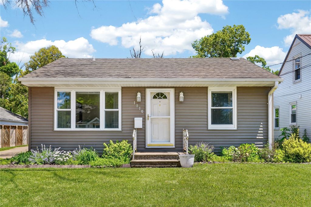 1110 28th St Se, Cedar Rapids, IA 52403