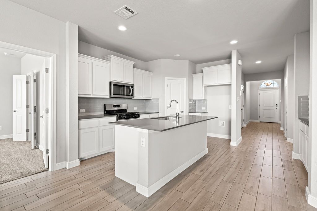 204 Dunmore Drive, Fort Worth, TX 76052