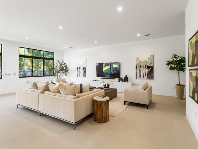 7285 SW 72nd Ter, Miami, FL 33143