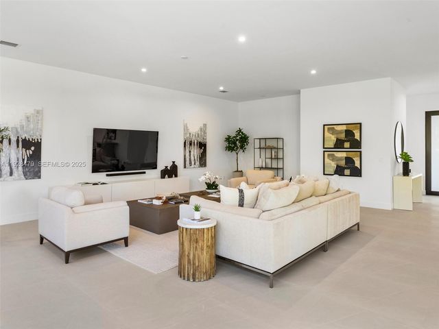 7285 SW 72nd Ter, Miami, FL 33143