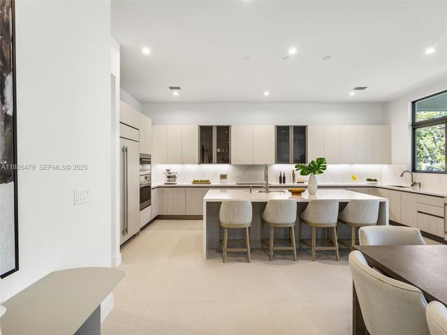 7285 SW 72nd Ter, Miami, FL 33143