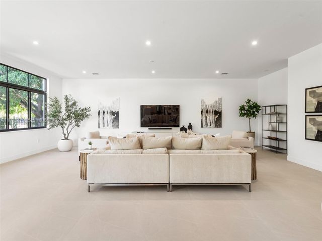 7285 SW 72nd Ter, Miami, FL 33143