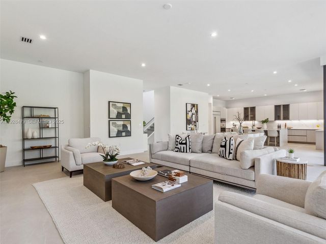 7285 SW 72nd Ter, Miami, FL 33143