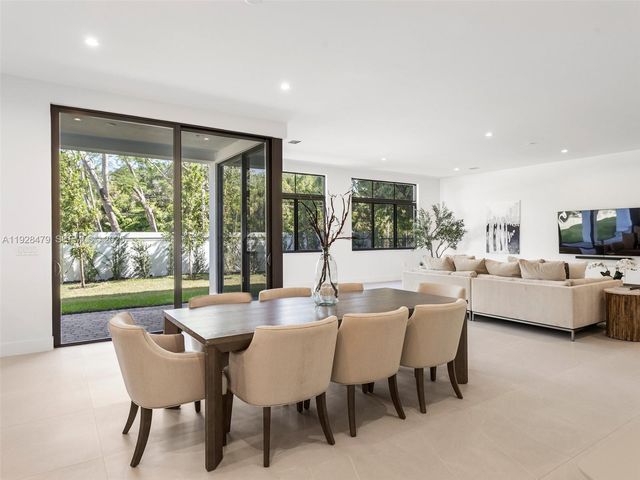 7285 SW 72nd Ter, Miami, FL 33143