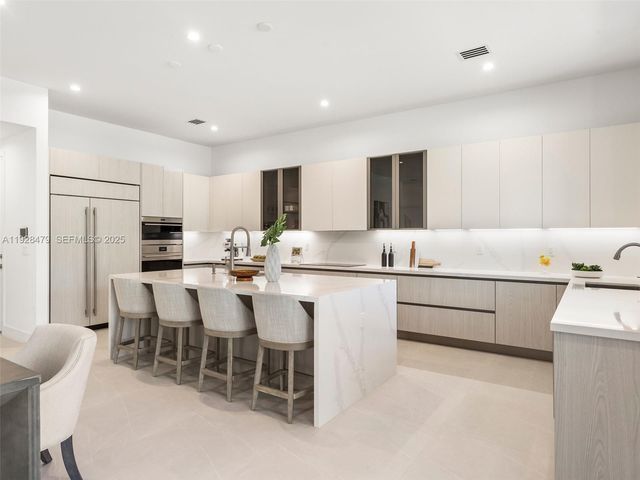 7285 SW 72nd Ter, Miami, FL 33143