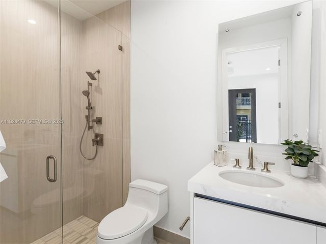 7285 SW 72nd Ter, Miami, FL 33143