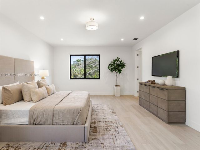 7285 SW 72nd Ter, Miami, FL 33143