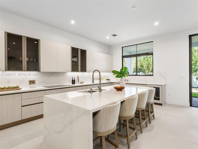 7285 SW 72nd Ter, Miami, FL 33143