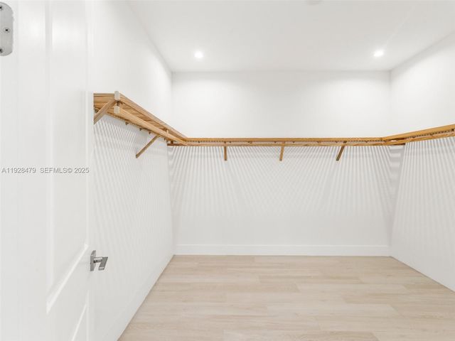 7285 SW 72nd Ter, Miami, FL 33143