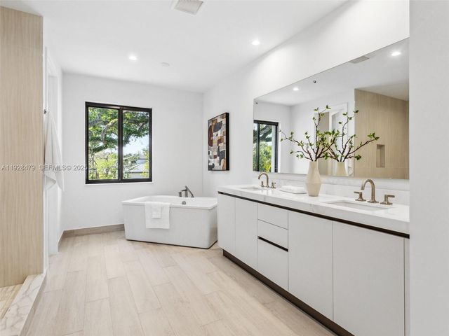 7285 SW 72nd Ter, Miami, FL 33143