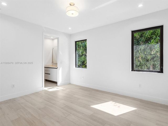 7285 SW 72nd Ter, Miami, FL 33143