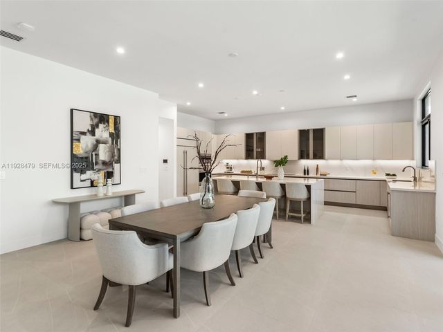 7285 SW 72nd Ter, Miami, FL 33143