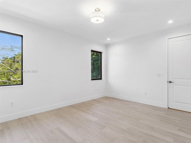 7285 SW 72nd Ter, Miami, FL 33143