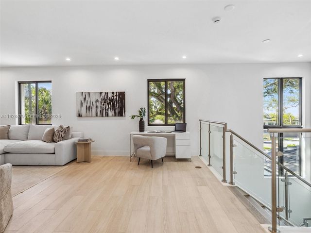 7285 SW 72nd Ter, Miami, FL 33143