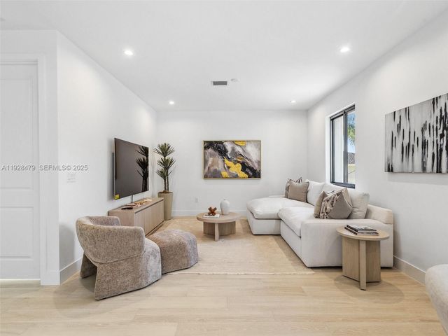 7285 SW 72nd Ter, Miami, FL 33143