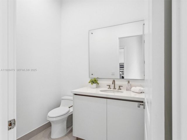 7285 SW 72nd Ter, Miami, FL 33143