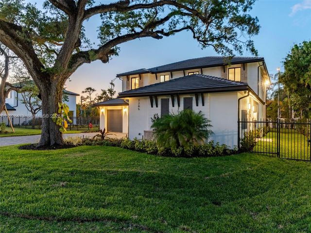 7285 SW 72nd Ter, Miami, FL 33143