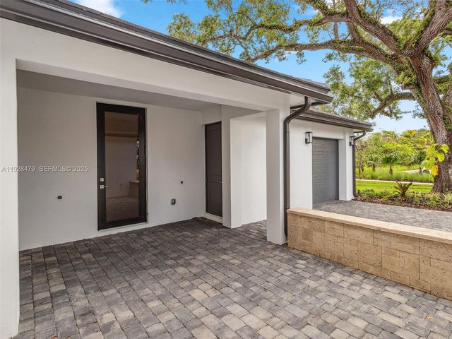 7285 SW 72nd Ter, Miami, FL 33143