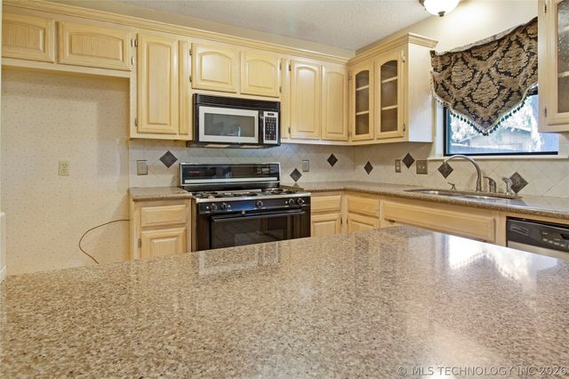1079 E 137th Street, Glenpool, OK 74033